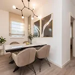 Sky Luxury Penthouse דירה *