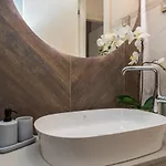 Sky Luxury Penthouse דירה