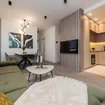 Sky Luxury Penthouse דירה זאדאר