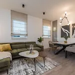 Sky Luxury Penthouse דירה זאדאר