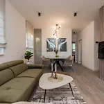 Sky Luxury Penthouse דירה *