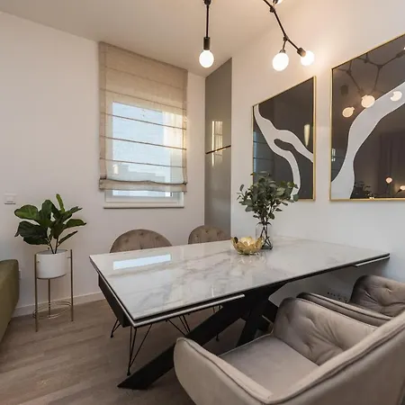 Sky Luxury Penthouse Apartment *